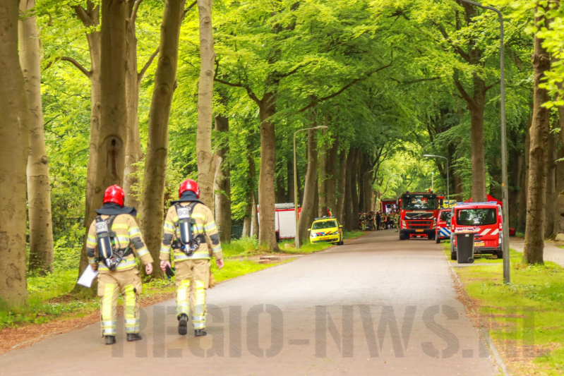 Gifwolk bij schoonmaken zwembad