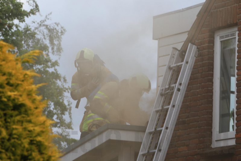 Veel rook bij brand in woning