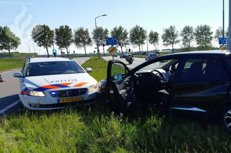 Auto met gestolen kentekenplaten knalt op paal, A4