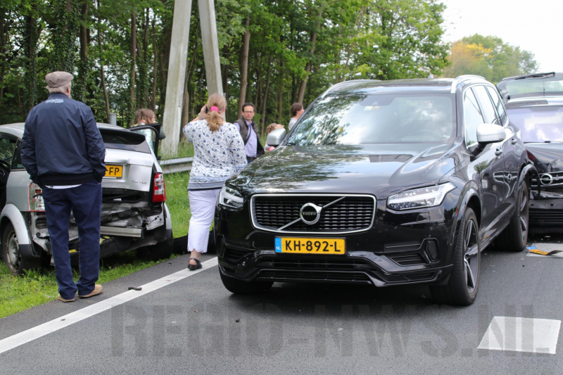 Drie voertuigen botsen, A1