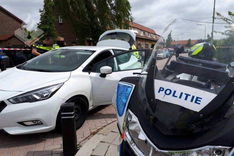 Bestuurder met doorgeknipte enkelband vlucht voor politie