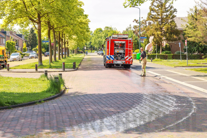 Meterslang oliespoor zorgt voor spekglad wegdek