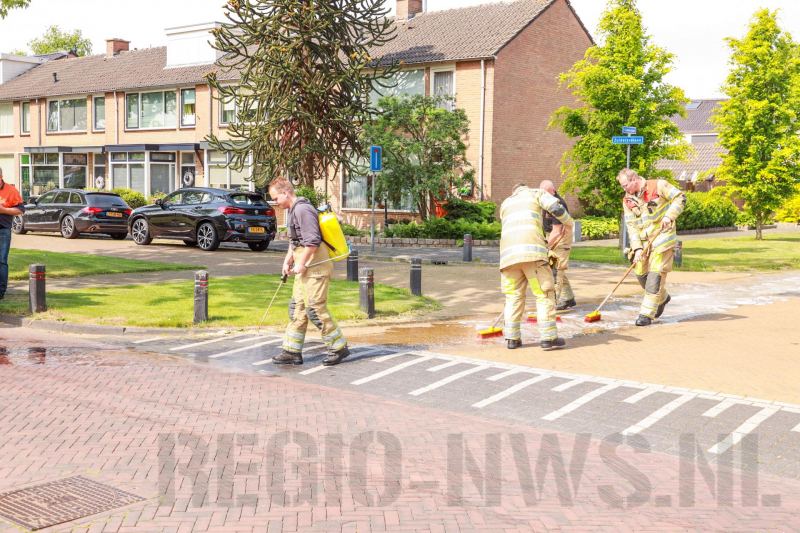 Meterslang oliespoor zorgt voor spekglad wegdek