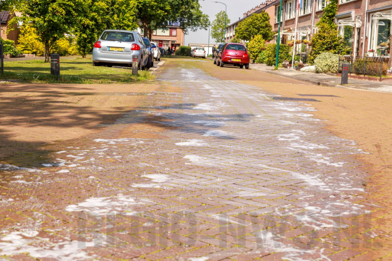 Meterslang oliespoor zorgt voor spekglad wegdek