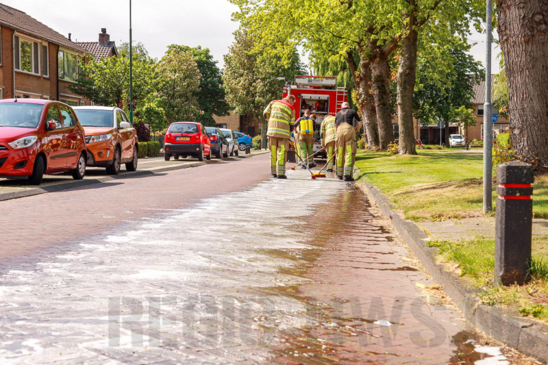 Meterslang oliespoor zorgt voor spekglad wegdek