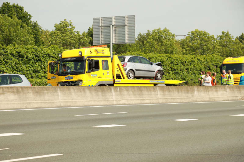Flinke schade bij ongeval met vrachtwagen