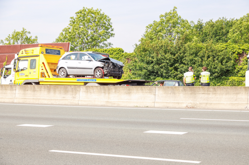 Flinke schade bij ongeval met vrachtwagen