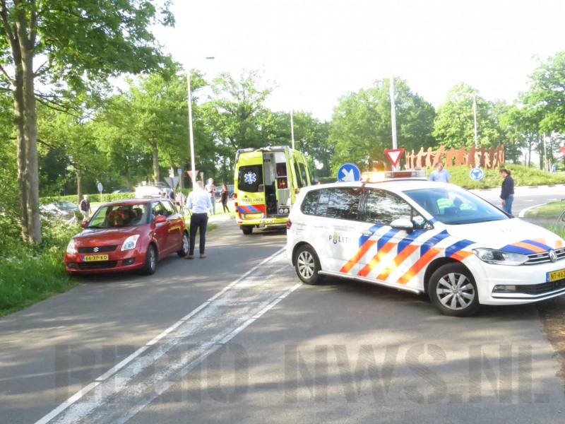 Wielrenner geschept door auto