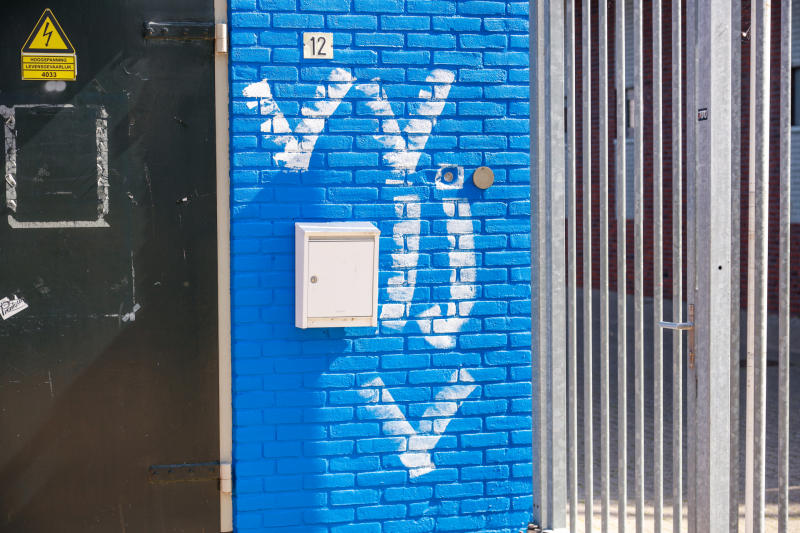 Transformatorhuisje Westmaas opnieuw beklad