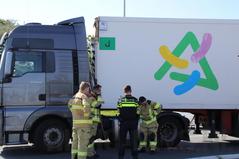 Lading schiet door voorkant trailer