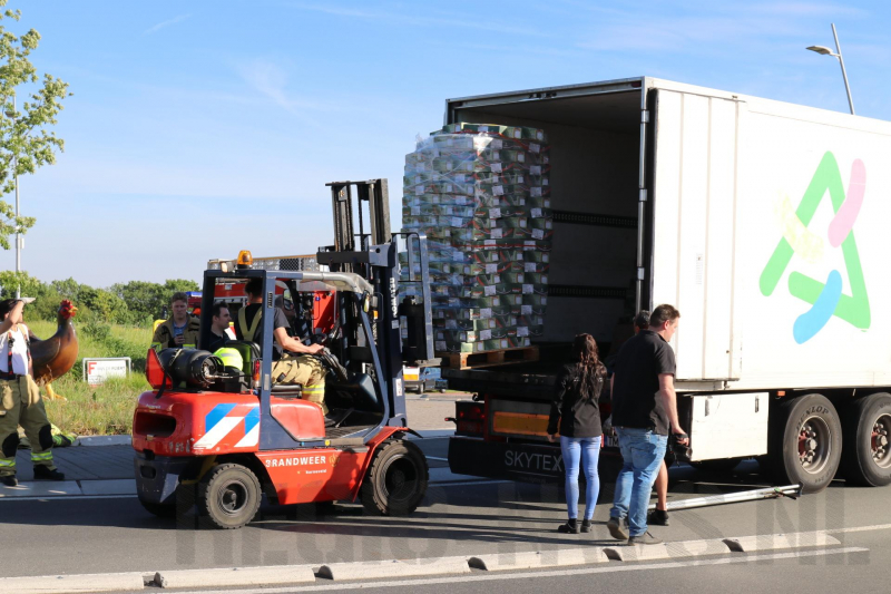 Lading schiet door voorkant trailer