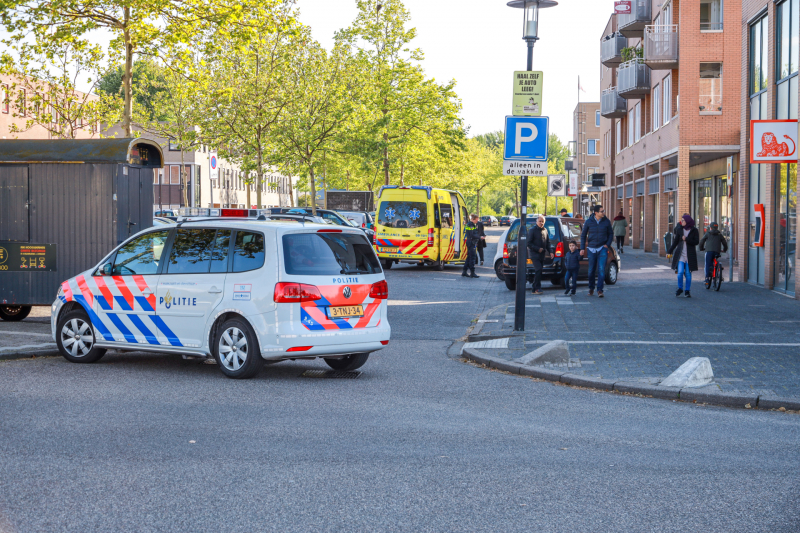 Automobilist ziet stilstaande fietsster over het hoofd