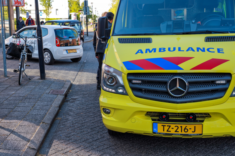 Automobilist ziet stilstaande fietsster over het hoofd