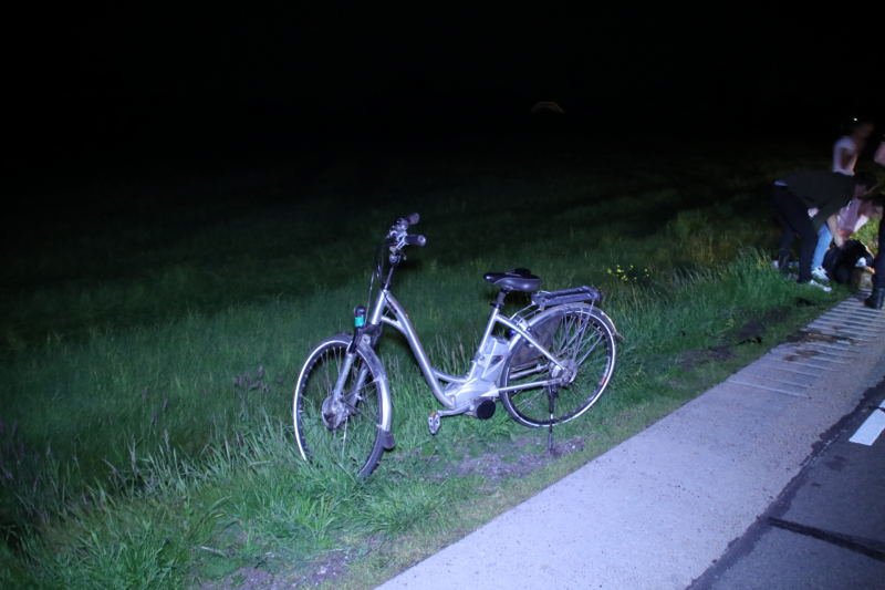 Fietser aangereden door bestelbus, veroorzaker laat slachtoffer gewond achter