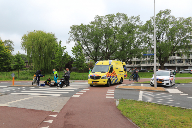 Scooterrijder gewond na botsing met auto