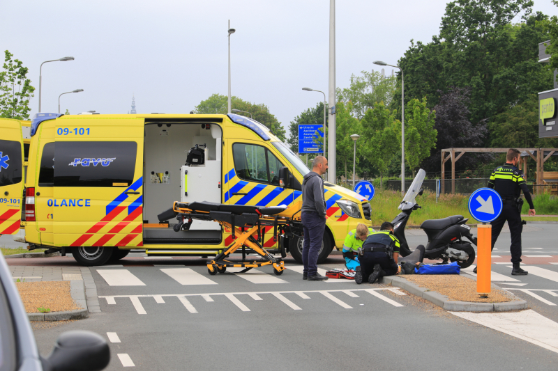 Scooterrijder gewond na botsing met auto
