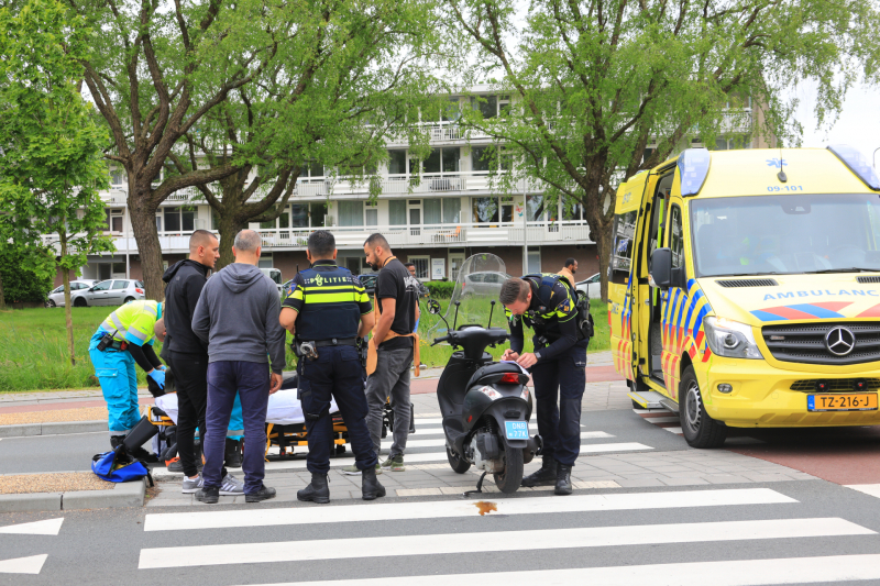 Scooterrijder gewond na botsing met auto