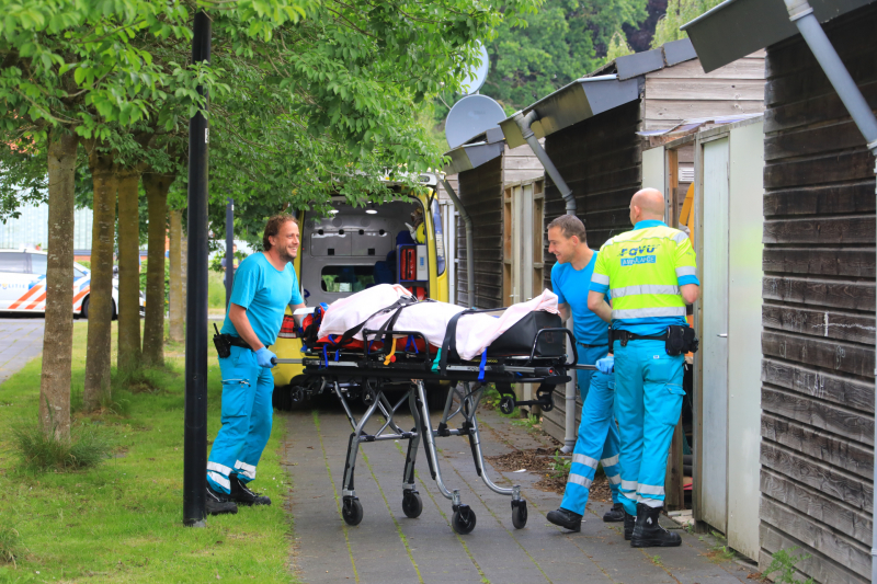 Man gewond na val van dak