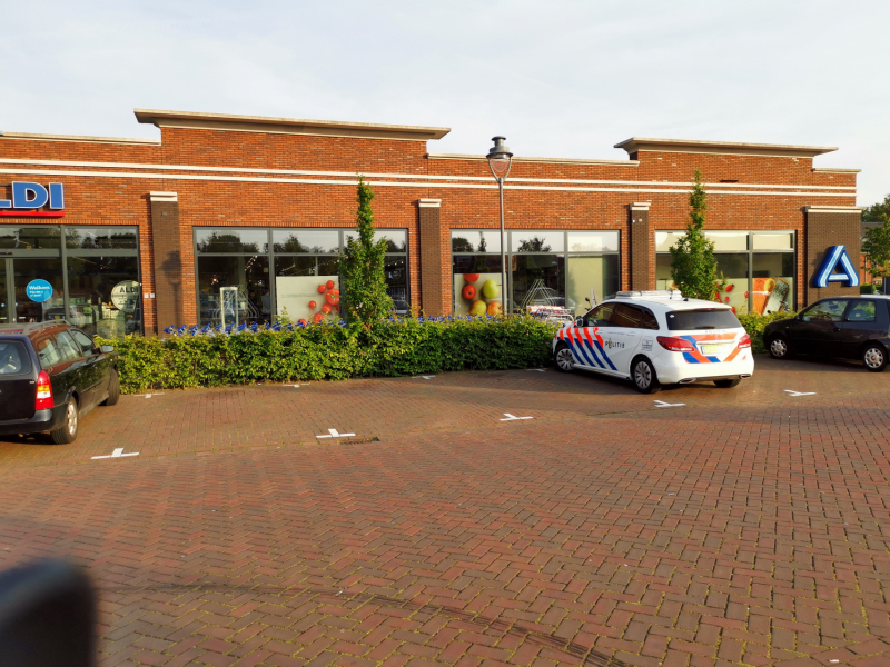 Dader vlucht na overval op Aldi
