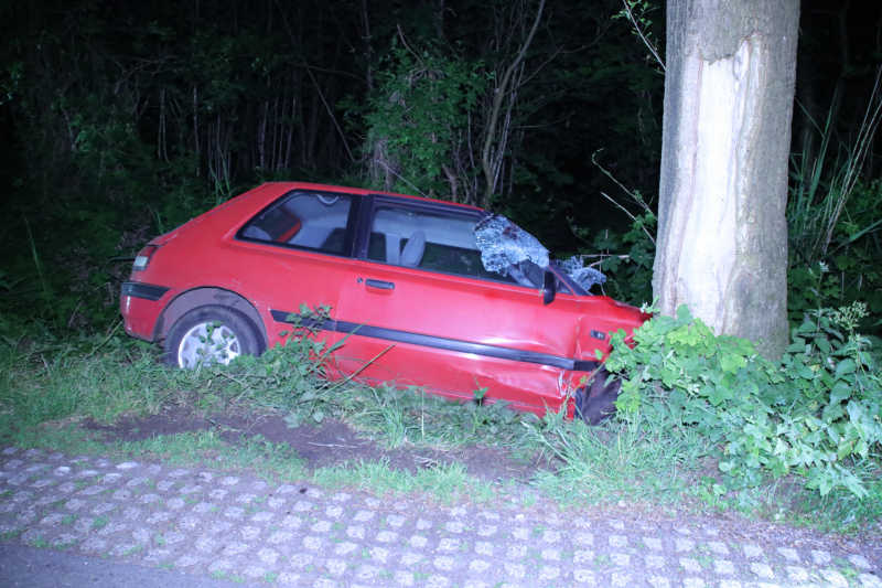 Gewonde bestuurder vlucht na crash