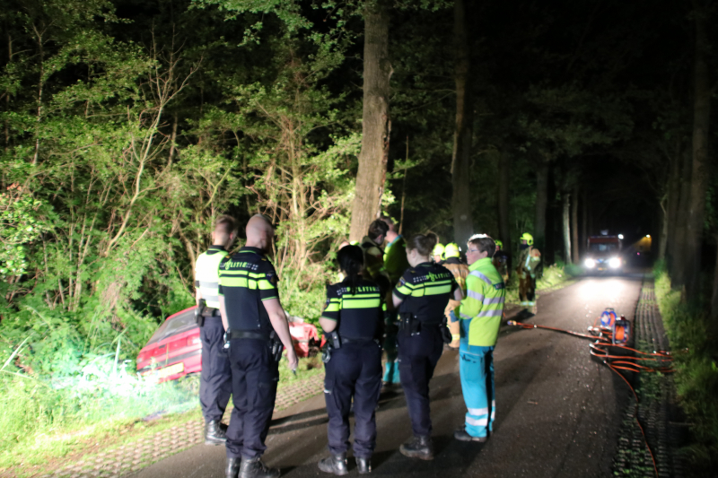 Gewonde bestuurder vlucht na crash