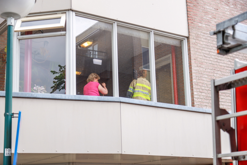 Verdieping blank door waterlek in woning