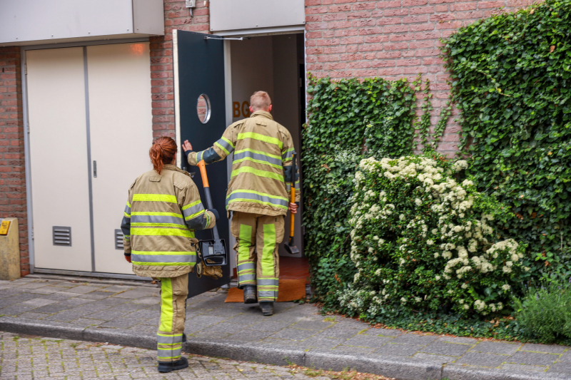 Verdieping blank door waterlek in woning