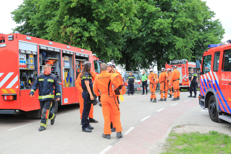 Twee personen onderhoudsmedewerkers bevrijd uit Prinses Beatrixsluis