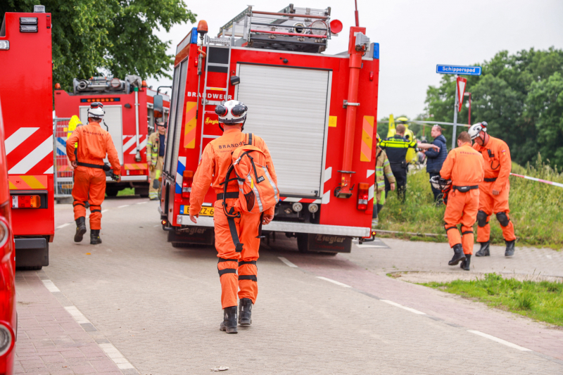 Twee personen onderhoudsmedewerkers bevrijd uit Prinses Beatrixsluis