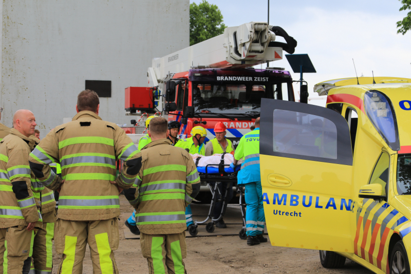 Twee personen onderhoudsmedewerkers bevrijd uit Prinses Beatrixsluis
