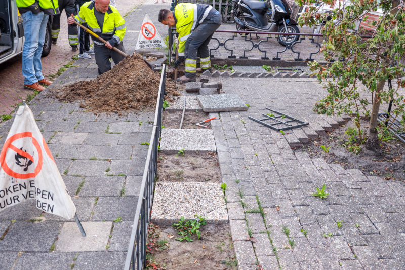 Bewoner doorboord gasleiding met hekwerk