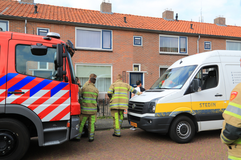 Bewoner doorboord gasleiding met hekwerk