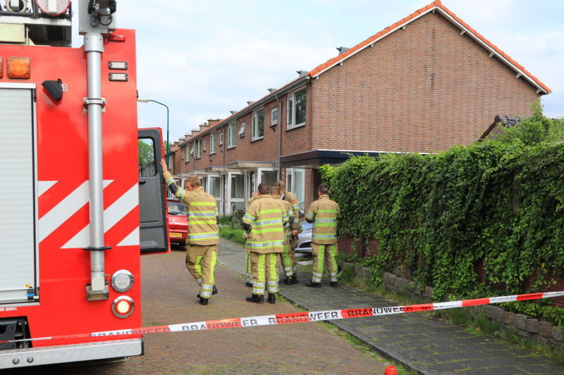 Bewoner doorboord gasleiding met hekwerk