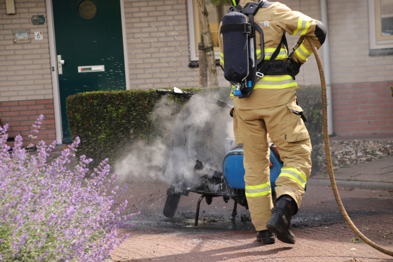 Scooter gaat in vlammen op