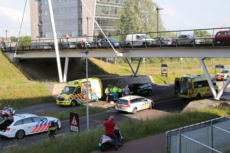 Persoon gewond na val van brug