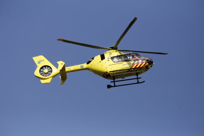 Persoon gewond na val van brug