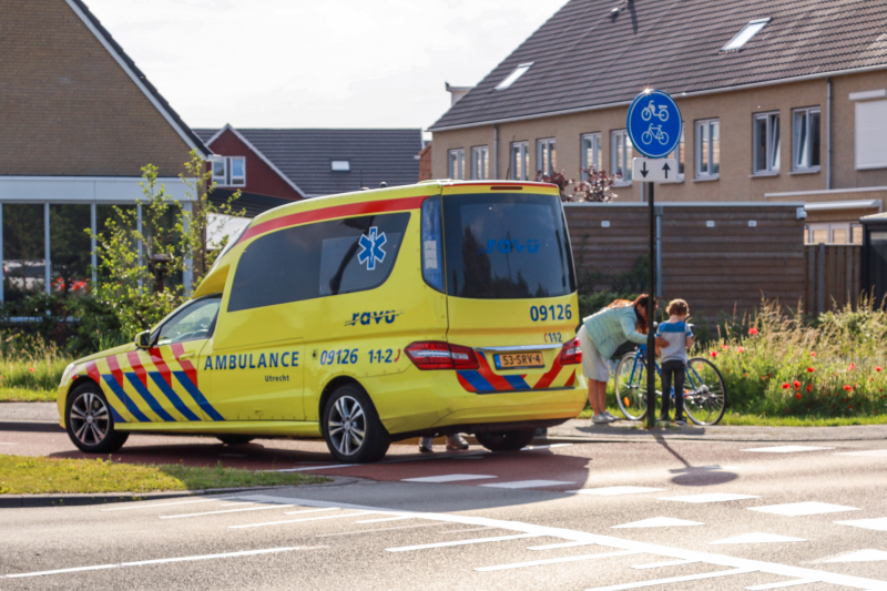 Wielrenner gewond na botsing met auto