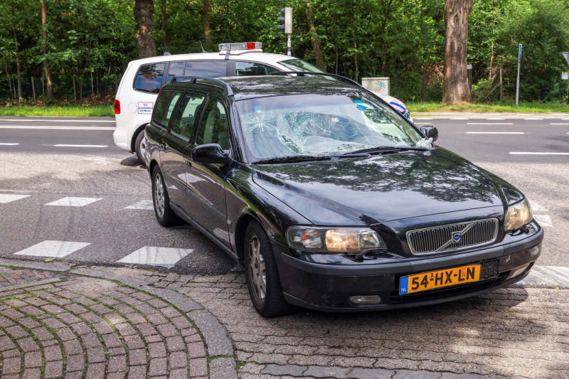 Overstekende fietser aangereden