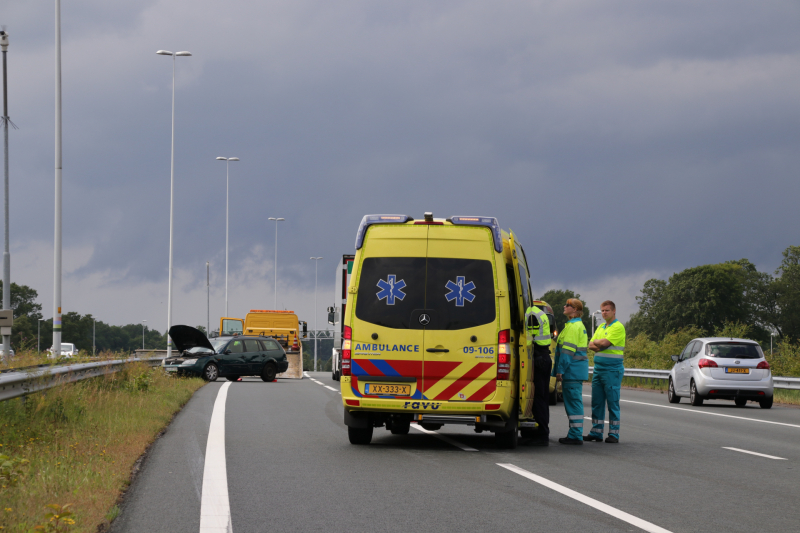 Twee rijbanen afgesloten wegens ongeval met vrachtwagen