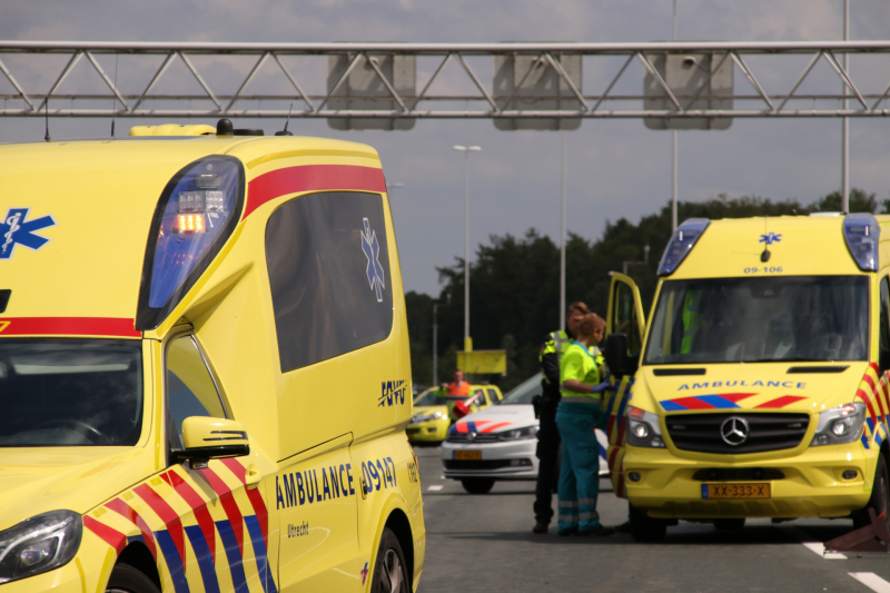 Twee rijbanen afgesloten wegens ongeval met vrachtwagen