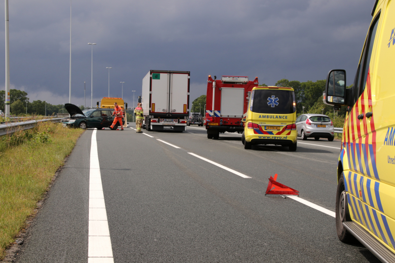 Twee rijbanen afgesloten wegens ongeval met vrachtwagen