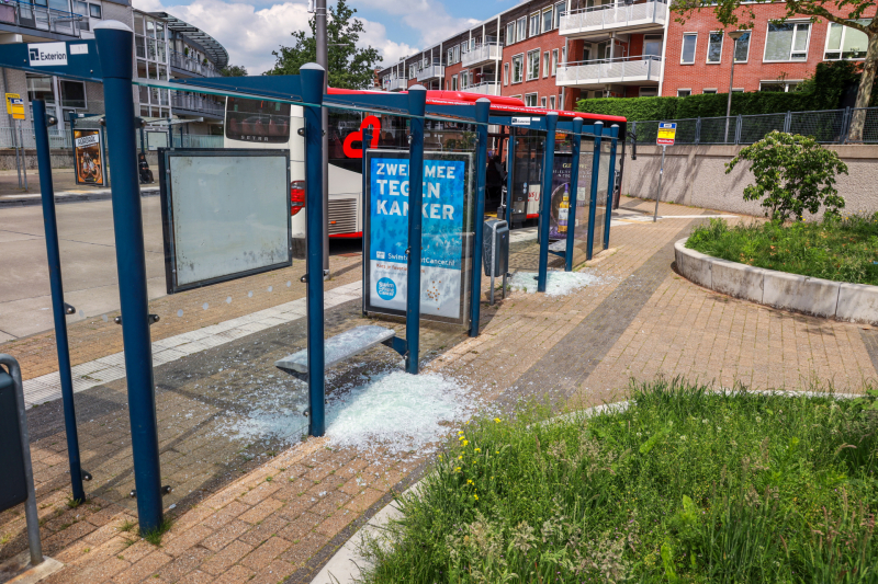 Ruiten bushokjes vernield