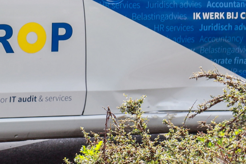 Brommerrijder gewond na botsing met auto