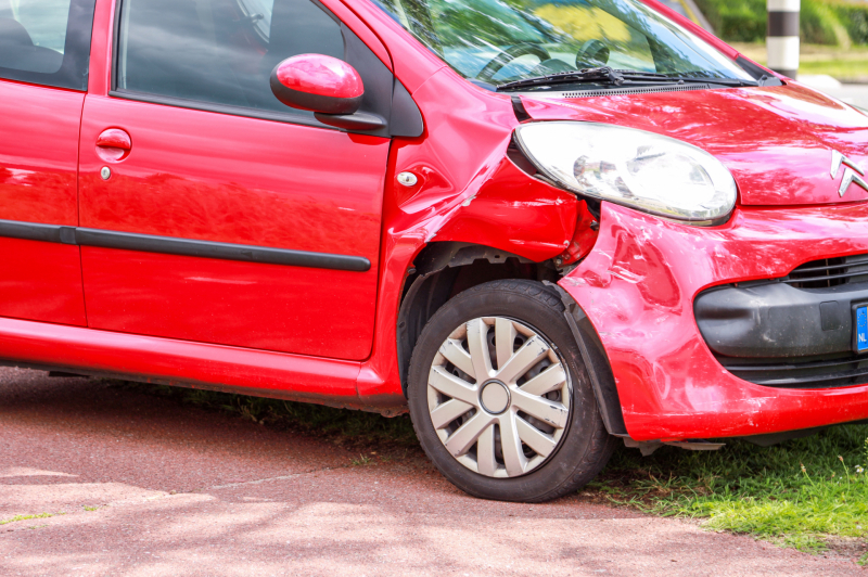 Schade na botsing op kruising