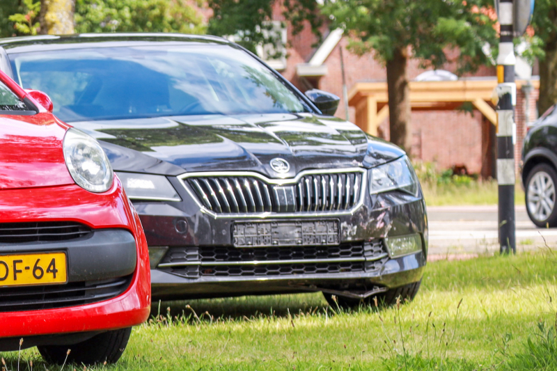 Schade na botsing op kruising