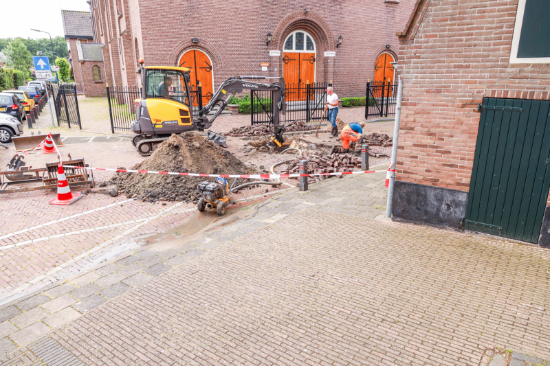 Straat afgesloten door waterlekkage