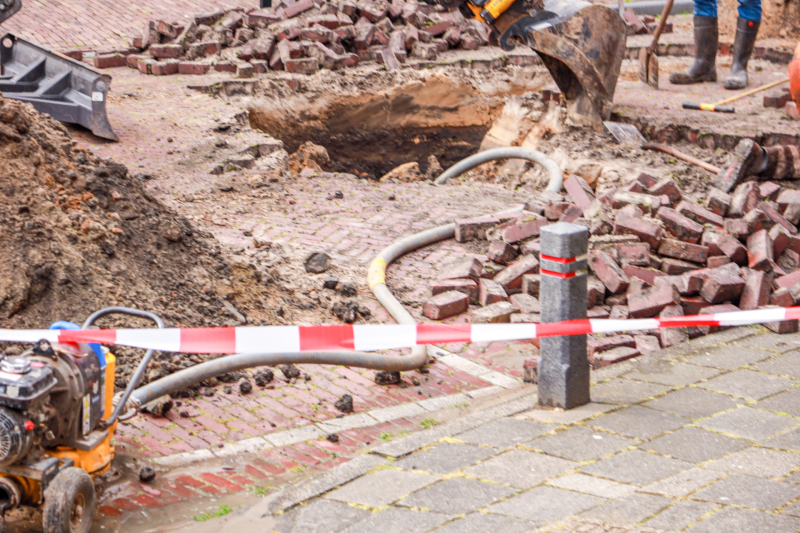 Straat afgesloten door waterlekkage
