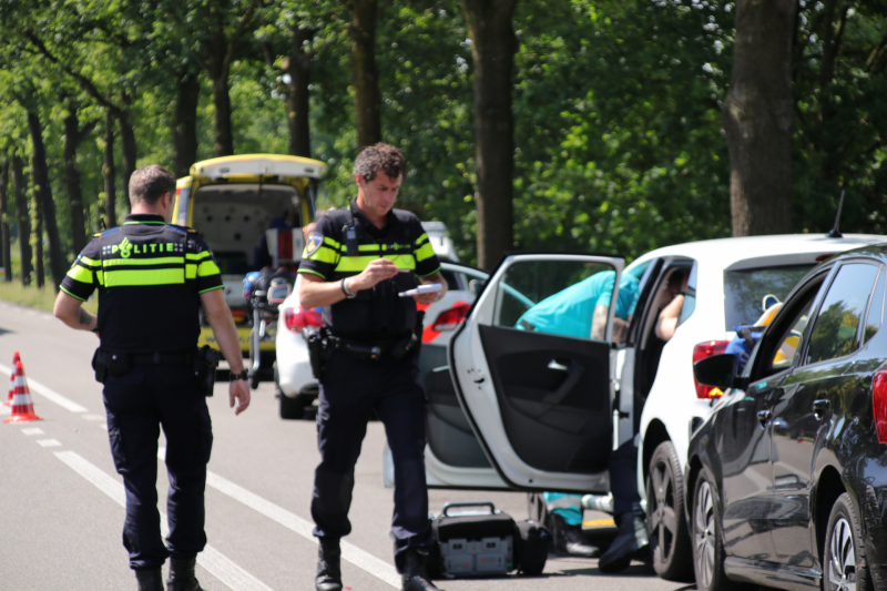 Nekklachten bij aanrijding met drie auto's