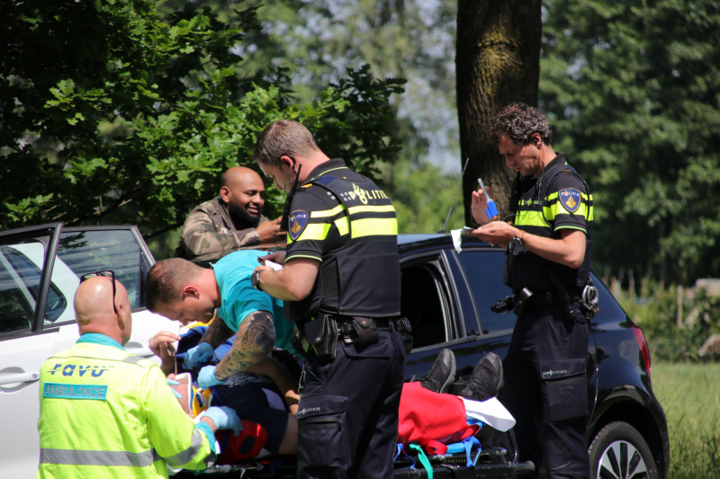 Nekklachten bij aanrijding met drie auto's