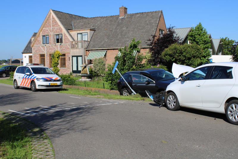 Flinke schade bij aanrijding op kruising